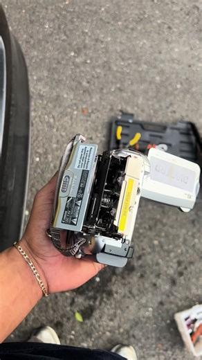 Here’s a look at the canon ZR850 camcorder. . . . #canoncamcorder #minidv #nostalgia #fyp #explore