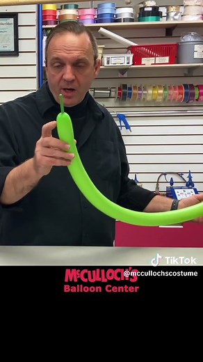 A tutorial on how to make a balloon dog. #balloons #balloonanimal #turorial #howto #balloondog