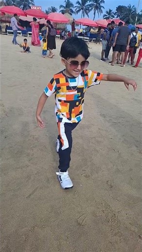 Chalte kaise hain #funny #goawalebeach #childrensclothing #comedy #ekmotahathighumechala #cutebaby