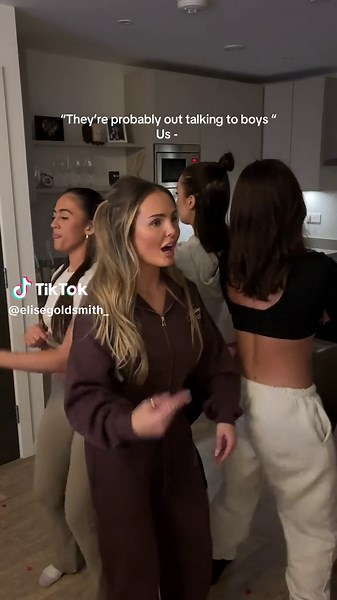 Girls Night In: Fun with Friends and Selfies