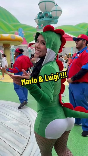 Mario & Luigi Meet Fans at Universal Studios Hollywood
