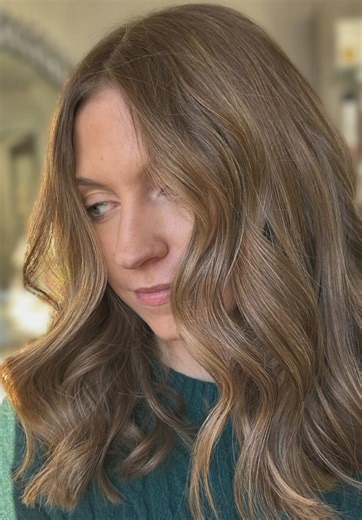 It was so fun taking this beauty from her previous highlights to a beautiful golden warm brown🎨 Achieving the closest color to her natural hair color while still keeping some depth, will allow her to go longer between appointments. 💗 #joicointensity #dedhamma #hairstylist #bostonhairstylist #solasalons #solasalonnewengland #colormelt #lowlightshair#fy