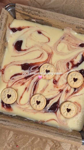 Biteofthebakes | Easy Baking Recipes on Instagram: "Jammie Dodger Biscuit Slice is the perfect last-minute Valentine’s Day dessert!❤️ Comment “RECIPE” and I’ll send it straight to your DMs💌 This no-bake recipe is quick, easy, made with simple ingredients, and looks like you spent hours baking it (but didn’t 😉). Perfect for Valentine’s Day, date night, Galentine’s, or when you need a fast homemade dessert that is delicious!! Head to biteofthebakes.com for more easy baking recipes, no-bake desse