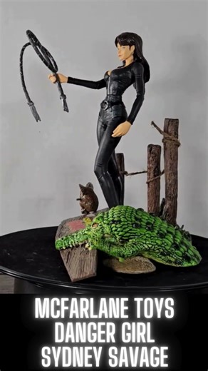 Unboxing McFarlane Toys J Scott Campbell's Danger Girl: Sydney Savage figure