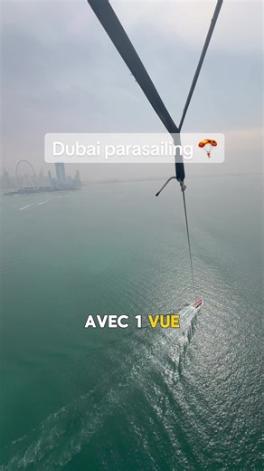 Je pensais juste faire du parasailing… mais j’ai littéralement survolé toute la côte de Dubaï 😳🪂 Vue incroyable sur la mer, la skyline et le Burj Al Arab… sensations panorama de fou 🔥 Réserve ton parasailing avec Dubai For You 📲 WhatsApp 971 58 550 3929 Code promo TIKTOK26 🎟️ #dubaiactivities #parasailling