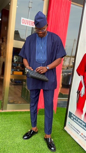 On ne cherche pas être vu, Mais il est difficile de passer inaperçu. Commandez au 0022994408612 #couture #pretaporter #facebookviral | CDC - BENIN