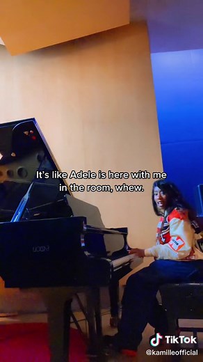 nah. screaming. #adele #hello #piano