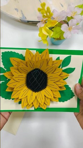 Sunflower pop up card made with the CriCut Maker. #diy #cricutmaker