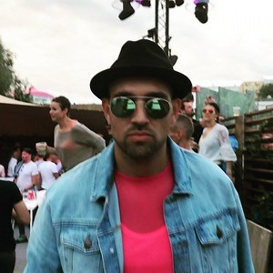 That's how we roll @tomorrowland! #tomorrowland2017 #dancecrew #versuz | Versuz