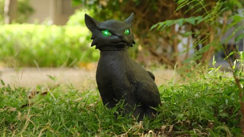 HOLYFUN Halloween Decorations Sound Activated Animatronics Cat with Sound and Light, Decor Props for Outdoor, Indoor, Yard, Patio and Haunted House