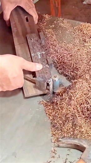 Creating Clean and Accurate Wood Grooves with a Traditional Hand Router Technique #shorts