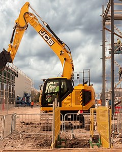 16K views · 442 reactions | Minimum swing. Maximum space. With reduced tail swing we maximised the potential to perform safely in tight and congested environments. Introducing the new #JCB 245XR: bit.ly/3zwcVOS. #Xseries _ The 245XR is available to order in US, UK, EU and Australia | JCB | Facebook