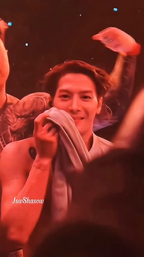 Jackson's shadow ᰔᩚ on Instagram: " When you get attacked out of nowhere! #jacksonwang #jacksonwang852g7 #jackson #magicman2"