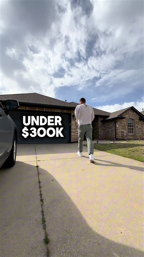 Running an open house in 50 mph wind gusts today 🌬️ Commitment or bad decision? Either way I showed up an hour late thanks to power lines falling on I-35 🙃 Listing courtesy of Leah Hanna, Copper Creek Real Estate #mooreok #oklahomarealestate #openhouse #homesunder300k #oklahomarealtor