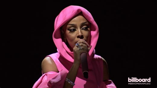 Doja Cat Performs ‘Alone’ at Women in Music 2022