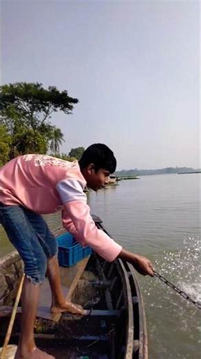 I was surprised to hear the boy scream! 😲.#fishing #fish