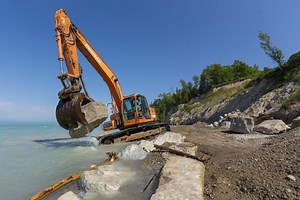 Cottagers thwarted by high waves, red tape in fights to save lakefront properties
