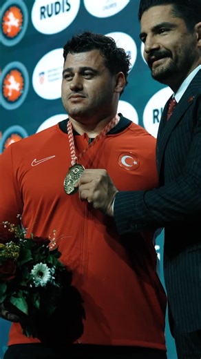 After nearly two years off the mat, we finally witnessed the long-awaited return of Turkish legend Riza KAYAALP, as he went unscathed en route to his 130kg gold medal, where his path to the finals went tech fall, tech fall, 4-0 win before gutting Cohlton SCHULTZ (USA) three times to win the finale 7-1. Turkiye crowned a second champ on Day Five, as Yuksel SARICICEK used without a doubt the craziest counter offensive four-pointer of the competition to launched Mihail BRADU (MDA) in the 82kg final
