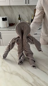 Creative towel folding figure #towelfolding #creativeidea #homedecor | Beamish DIY