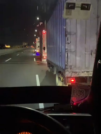 🚛 IsuzuNiaga.com – Dealer Resmi Isuzu Jakarta 🔥 BUTUH TRUK ISUZU CEPAT & MUDAH? Tersedia LENGKAP semua tipe truk Isuzu untuk bisnis kamu👇 ✅ Isuzu Traga (pickup & box) ✅ Isuzu ELF NLR / NMR / NPR ✅ Isuzu ELF Long & Microbus ✅ Isuzu GIGA FVR / FVM / FVZ ✅ Truk Box, Wingbox, Bak, Pendingin (Reefer) 💪 Cocok untuk: 📦 Usaha harian 🚚 Distribusi logistik 🏭 Kargo & angkutan berat ⛽ Irit solar & mesin bandel 🎯 Keuntungan beli di IsuzuNiaga: ✔️ Harga Isuzu terbaru ✔️ Unit ready stock ✔️ Promo DP ri