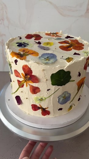 Delightful Edible Flower Cake Designs