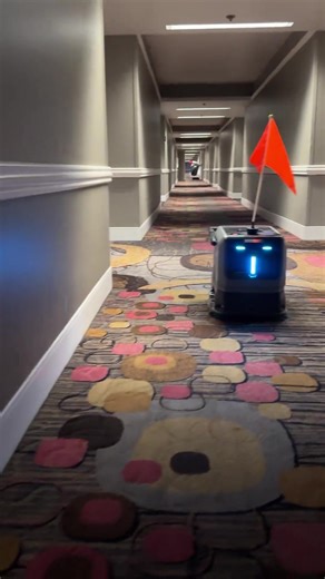 These new hotel cleaning robots seem a little aggressive 🎥 Kerry Bilicki | Las Vegas Locally