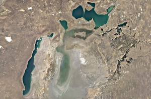 Here’s how much water lakes around the world have lost