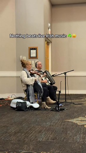Nothing beats live Irish music 🎶☘️ - - #irish #irishmusic #livemusic #feis #irishdance #reel #feismusic #reelmusic #irishreel #irishdancing #irishdancecompetition | Kelly King