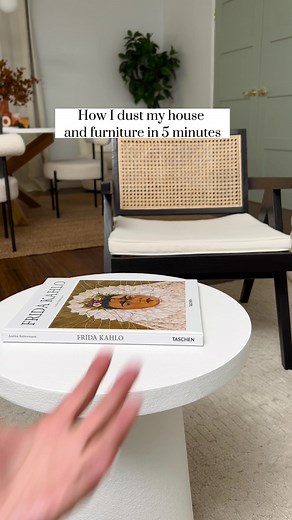 21K views · 182 reactions | The easiest way to get dusting done with no mess or fuss ✨☺️ product link in comments ⭐️ #homehacks #cleaninghacks #hometips | Carolina McCauley | Facebook