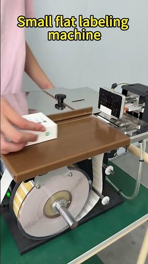 Small flat and vertical surface labeling machine can label 2D barcode or some other small sticker