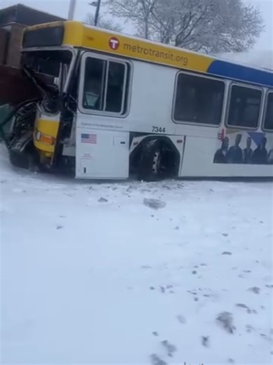 metro bus crash #mnlife #mn #snowstorm #winterstorm #fypシ