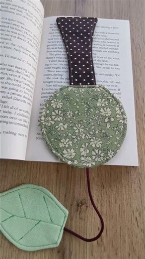 how to sew fabric bookmarks #sewing