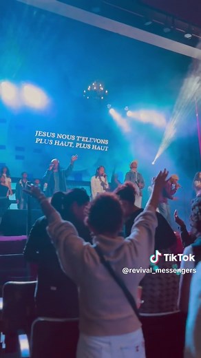 SEIGNEUR NOUS T’ÉLEVONS AU PLUS HAUT🙌 #revivalmessengers #hosanna #worship #christiansong