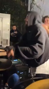 71K views · 1.7K reactions | #VIDEO  ¡Justin Bieber se vuelve mexicano! El cantante sorprende tocando tambora con una banda sinaloense en Los Ángeles. Edgar Ramirez nos informa: | Elpasoya | Facebook