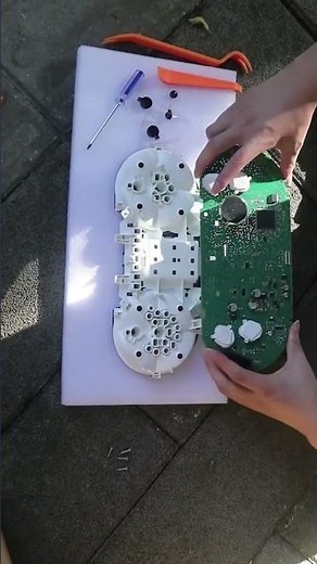 DIY Install: 12.3″ Linux Digital Cluster on VW Golf 7 / Passat B8 / CC