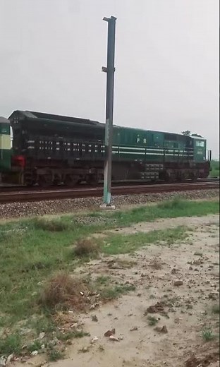 Train Standing on Track Live 🔥 | Real Train Engine Start & Horn | Pakistan Railway 4K Live Stream