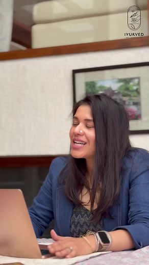 Eating foods that support brain health is crucial for overall well-being and cognitive function. The brain is a highly energy-demanding organ, and the nutrients it receives from the foods we eat play a significant role in its structure and function. Including these nutrient-rich foods in your diet may contribute to optimal brain function. 1. OMEGA-3 FATTY ACIDS: These beneficial fats, which may be found in almonds, flaxseeds, and fish like salmon, preserve your brain cells while also enhancing m