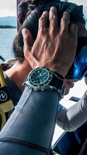 What makes a divers watch? Is it just the water resistance? Let’s dive in and find out! 🌊🤿 #divewatch #watchfacts #foryoupage