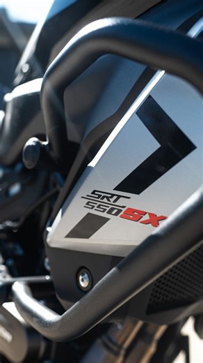 43K views · 686 reactions | SRT 550 SX: actitud que conquista cada camino. ️ Diseño agresivo , potencia para dominar cualquier curva ️ y tecnología que transforma cada viaje . Subite, acelerá y viví la aventura sin límites . #QJMOTOR #SRT550SX #AdventureBike #RutaSinLímites #AlwaysForward | QJMotor Argentina | Facebook