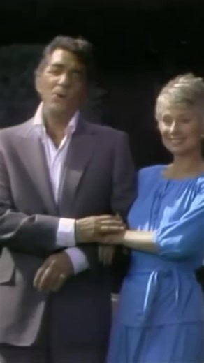 164K views · 4.1K reactions | The Holiday's listening to Dean is sooo ✨delightful✨ #DeanMartin #LetItSnow | Dean Martin | Facebook