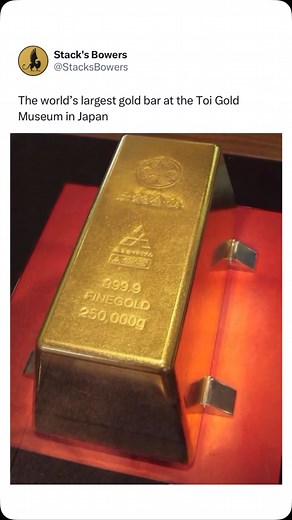 The largest gold bar in the world is a 250-kilogram bar at the Toi Gold Museum in Izu, Japan. This impressive bar, created by Mitsubishi Materials Corporation, captivates visitors with its sheer size and immense gold content. As of May 2024, it is estimated to be worth over $19 million in melt value alone. This gold bar boasts massive dimensions of approximately 17.9 inches long, 8.9 inches wide, and 6.7 inches tall, and currently holds a Guinness World Record (Via @govmint) | Stack's Bowers