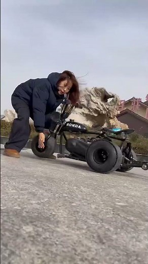 Three Wheel Fuel Go Kart Drifting, Cool Side Slip Driving On Open Grassland Off Road Adventure