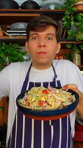 Salada super fácil!! . Ingredientes: 1/3 alface americana picada (lembre-se de higienizar após cortar) 150g de macarrão 1 lata de atum ao natural 1 lata de milho 1 xic de tomate sweet grape cortados ao meio 1/2 cenoura ralada 1/4 cebola roxa cortada em meia lua . Ingredientes para o molho: 1/3 xic de maionese 1/4 xic de yogurt 1 colher de chá de mostarda 1/2 dente de alho picadinho Caldo de 1/2 limão siciliano 2 colheres de sopa de azeite Sal a gosto #salada #receitaspráticas #receitassimples #r