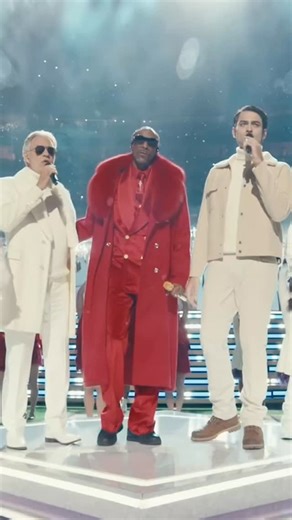 House of Mojo Online on Instagram: "Andrea & Matteo Bocelli serenade the season with a stunning rendition of “White Christmas” alongside Snoop Dogg 🎄✨ A classy, unexpected crossover that hits different."