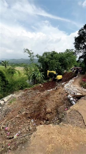 Kang Dadan Suryanegara Tinjau Lokasi Longsor di Cianjur