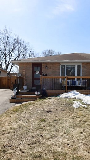 🏠🏠NEW LISTING!!! 75 Manor🔥 $739,900 Welcome Home to this Nicely Updated 4 Level Backsplit with Plenty of Room For Everyone! Bright and Airy Main Level Offers a Recently Refaced Eat In Kitchen with Stainless Steel Appliances, and Walk Out to Fully Fenced Yard. Living Room has Beautiful Bay Window and Hardwood Floors. Upper Level is Complete with Primary Bedroom, and 2 Additional Bedrooms all with Hardwood Flooring and an Updated Main Bathroom. Need Space for Parents, Adult Children, Teens or a