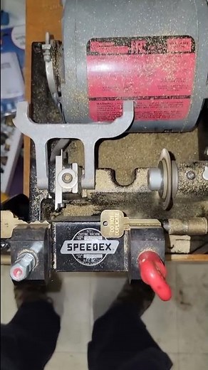 How to copy a key with a speedex machine #shorts