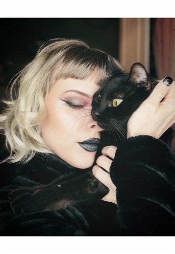 Happy New Year babes! 🎉🍾✨ • • RESOLUTIONS: Exercise, Read More, Stop Comparing and Be ME! • • #hny #2026 #letsgo #beyou #fy