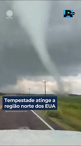 Uma tempestade atingiu a região norte dos Estados Unidos. Um motorista flagrou um tornado atravessando uma estrada no estado de Minnesota. Os ventos chegaram a mais de 100 km/h. Pelo segundo dia seguido, o serviço nacional de meteorologia emitiu um alerta de tempestade para partes do estado. Segundo as autoridades locais, não houve feridos. 👉 Veja essa e outras notícias em R7.com/JornalDaRecord #JornalDaRecord #JR24H | Jornal da Record