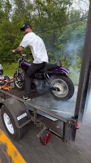 American AF 😂🤘🏼 @hd_stretch_ - - - - - - - - #transworlddyna #OG #gastownsupplyco #spbfab #silverwax #dynadudes #dynagang #dyna #fxd #fxdx #harleydavidsonaddicts #bikelife #bike #moto #wheelie #motocycle #photooftheday #love #stunt #stuntbike #stuntlife #ride #riding #motolife #road #america #reels | Transworld Dyna